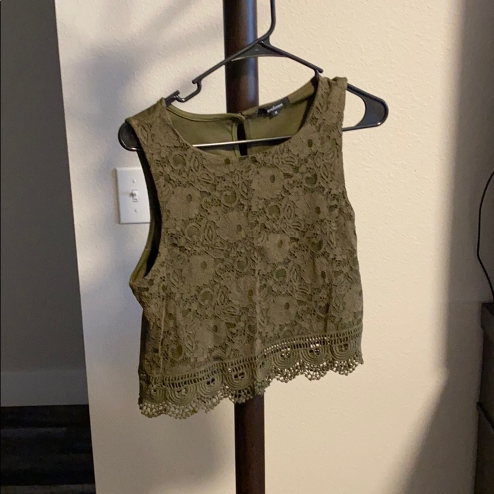 Sleeveless shirt